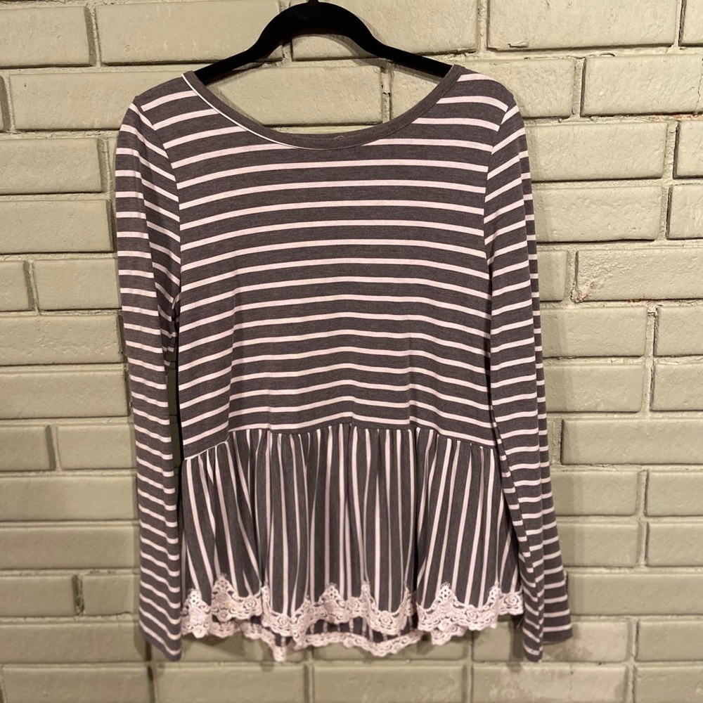 Striped Peplum Top w/ Lace M
